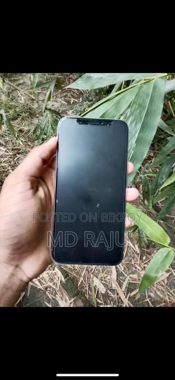 Apple iPhone XS . (Used)