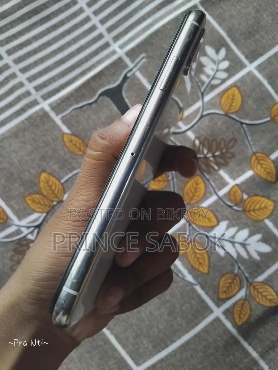 Apple iPhone X (Used)