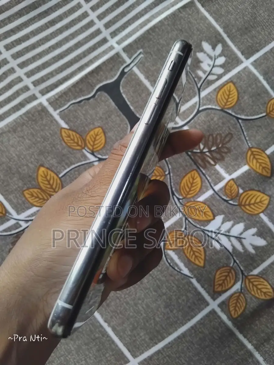 Apple iPhone X (Used)