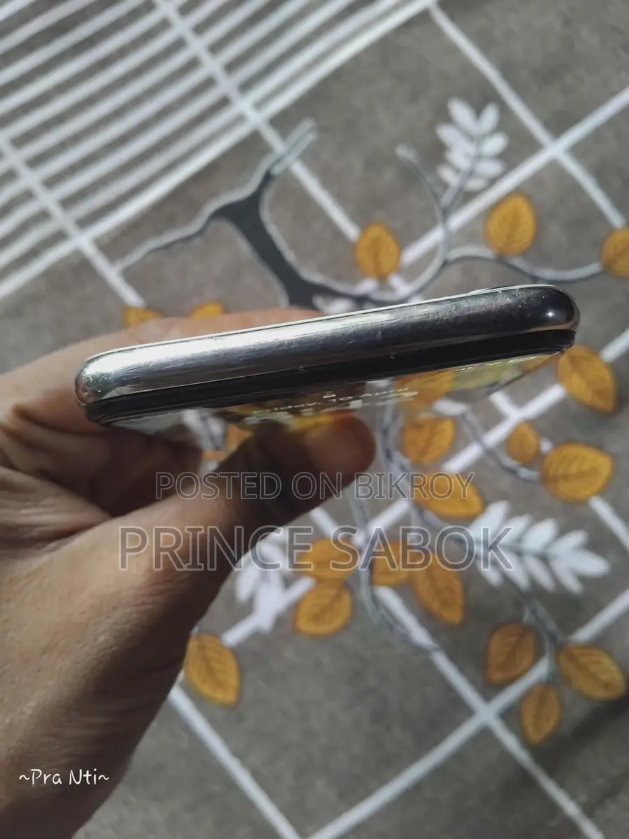 Apple iPhone X (Used)