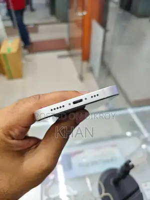Apple iPhone 13 . (Used)