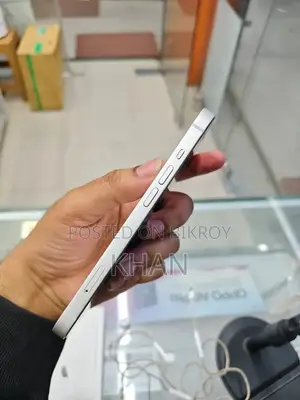 Apple iPhone 13 . (Used)