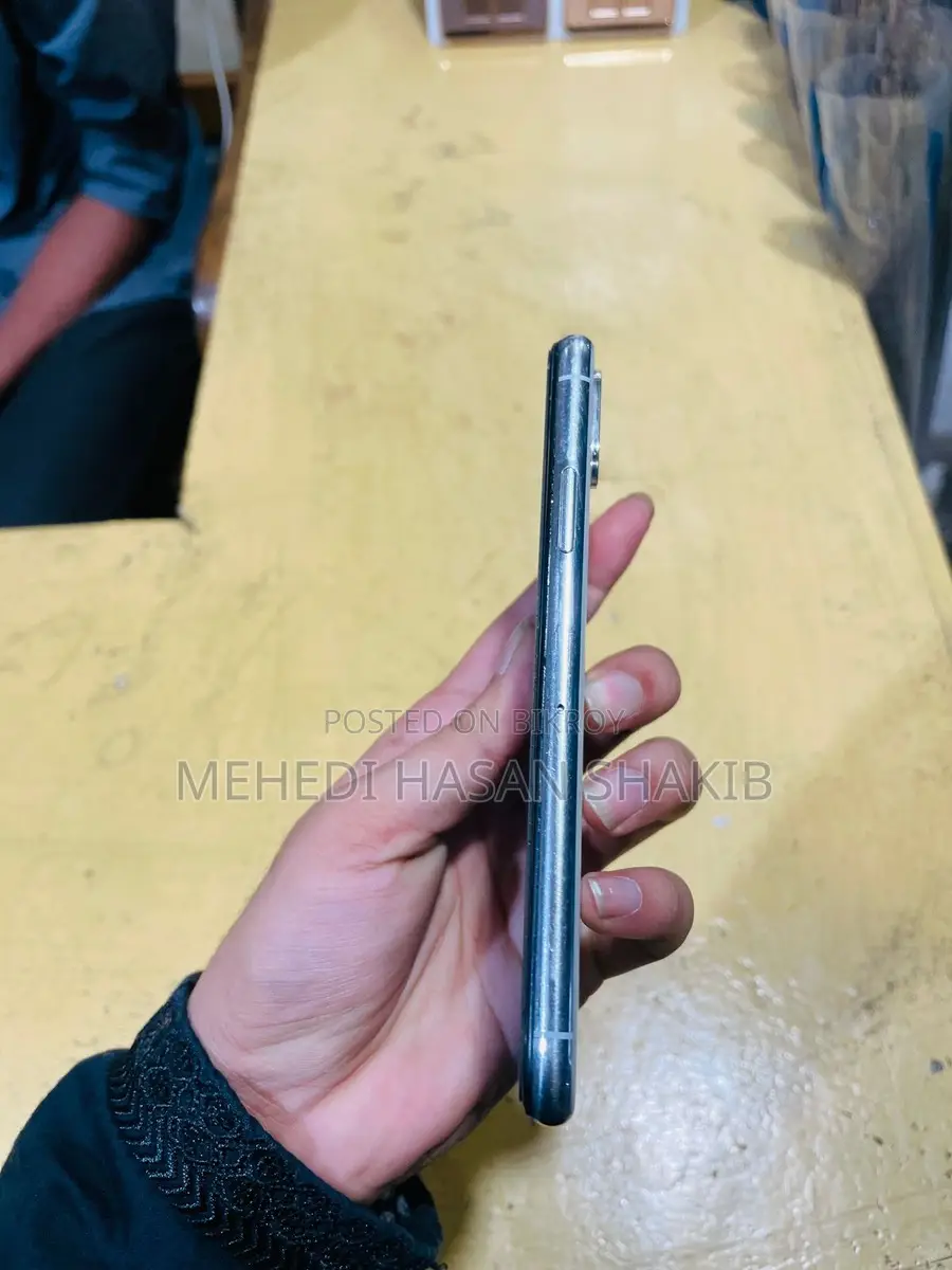Apple iPhone XS (Used)