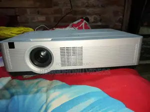 Canon LV - 7490 Projector