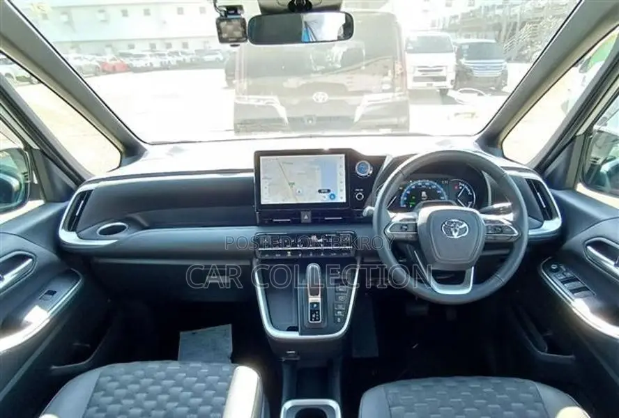 Toyota Voxy S-Z 2023