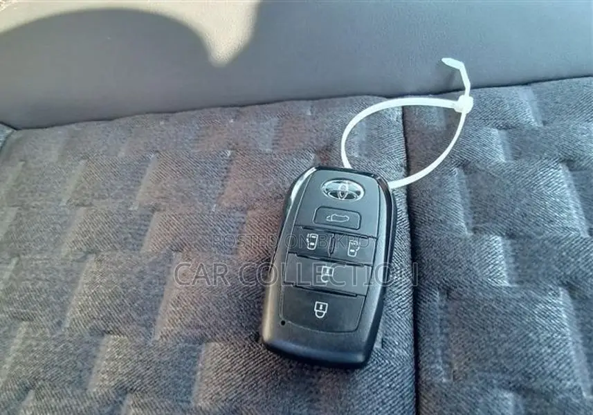 Toyota Voxy S-Z 2023