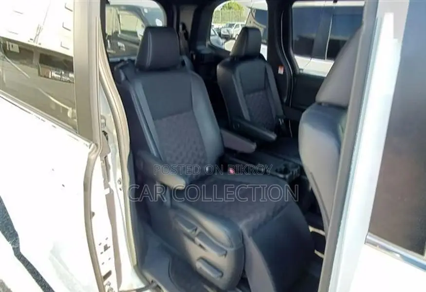 Toyota Voxy S-Z 2023