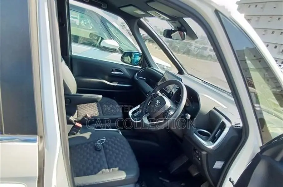 Toyota Voxy S-Z 2023