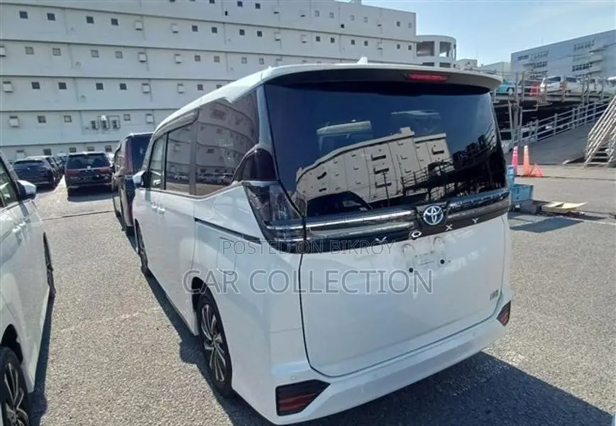 Toyota Voxy S-Z 2023