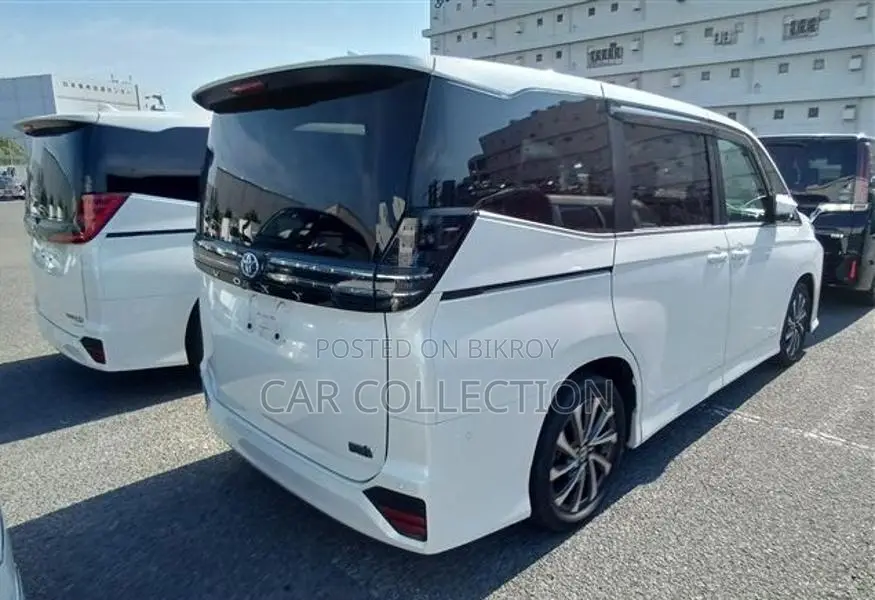 Toyota Voxy S-Z 2023