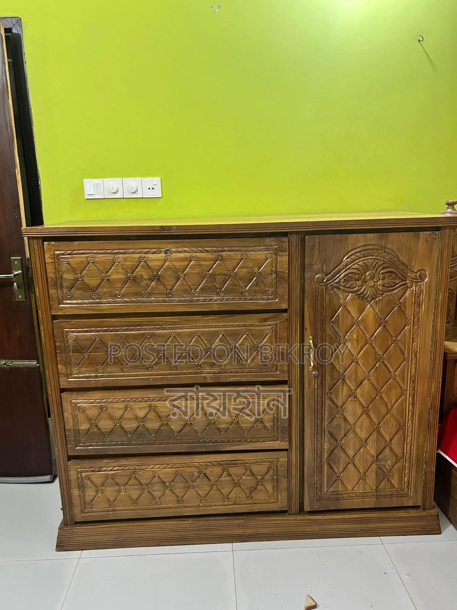 গিফট এর জন্য ফার্নিচার