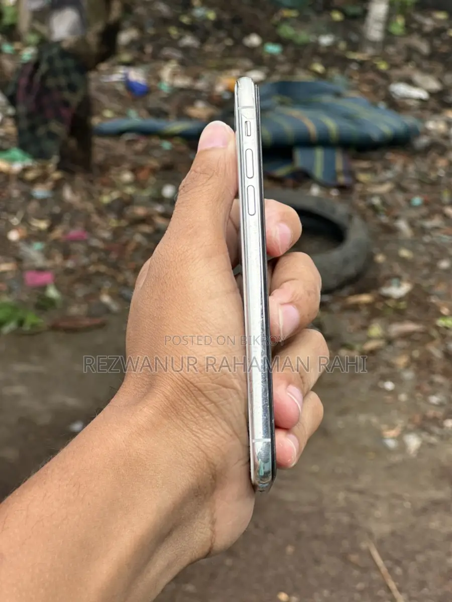 Apple iPhone X (Used)