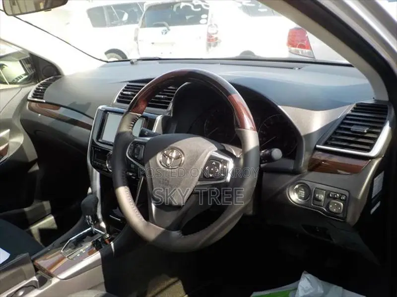 Toyota Premio F-L Pack 2021