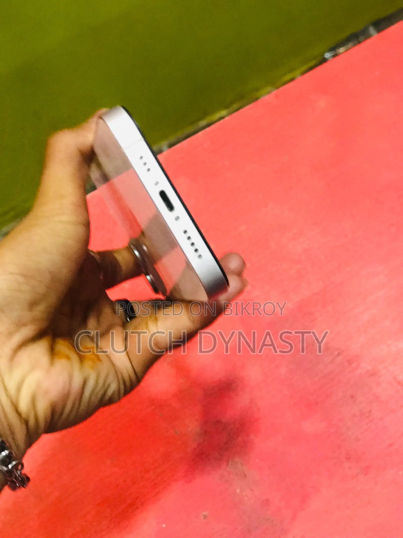 Apple iPhone 13 (Used)