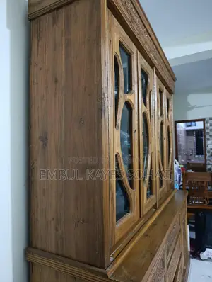 Wall showcases