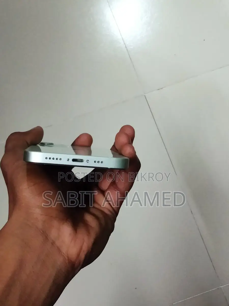 Apple iPhone 12 (Used)