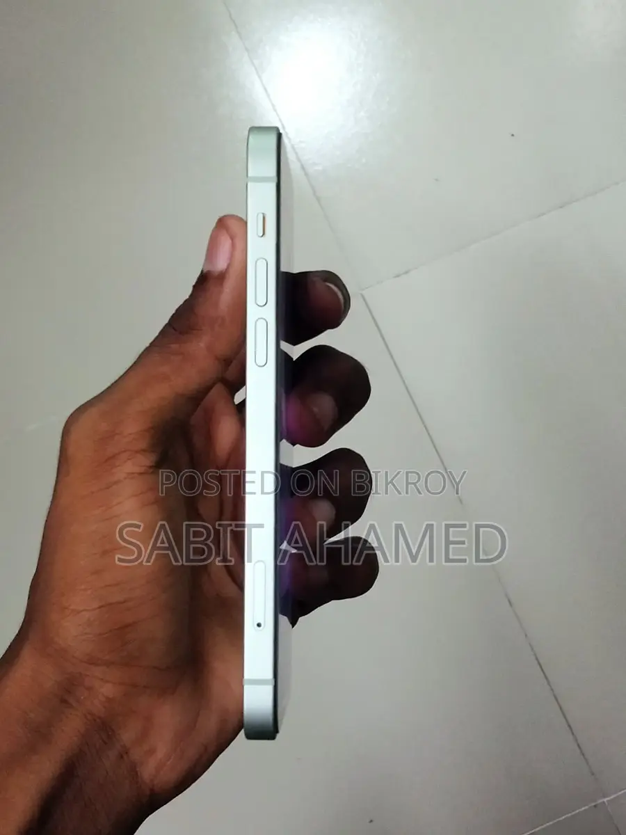 Apple iPhone 12 (Used)
