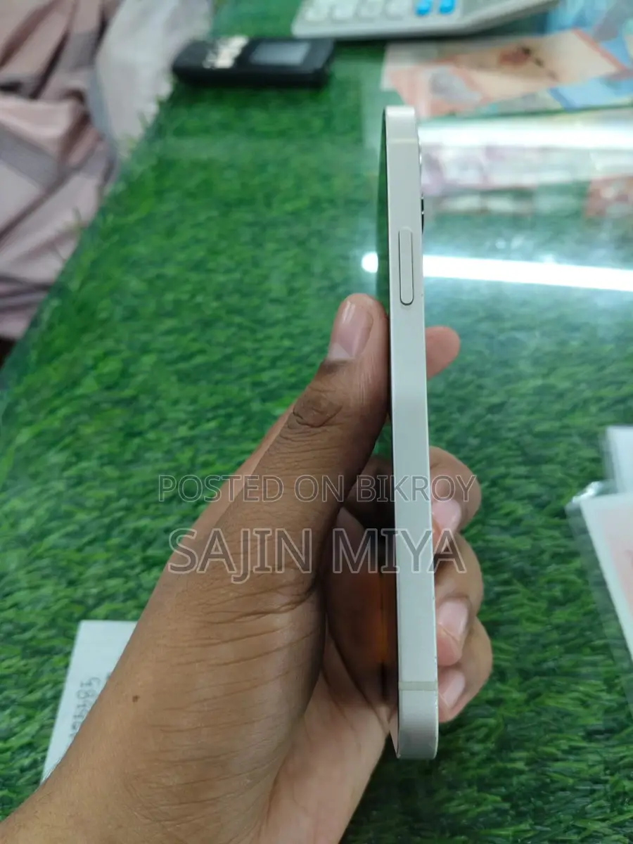Apple iPhone 12 (Used)