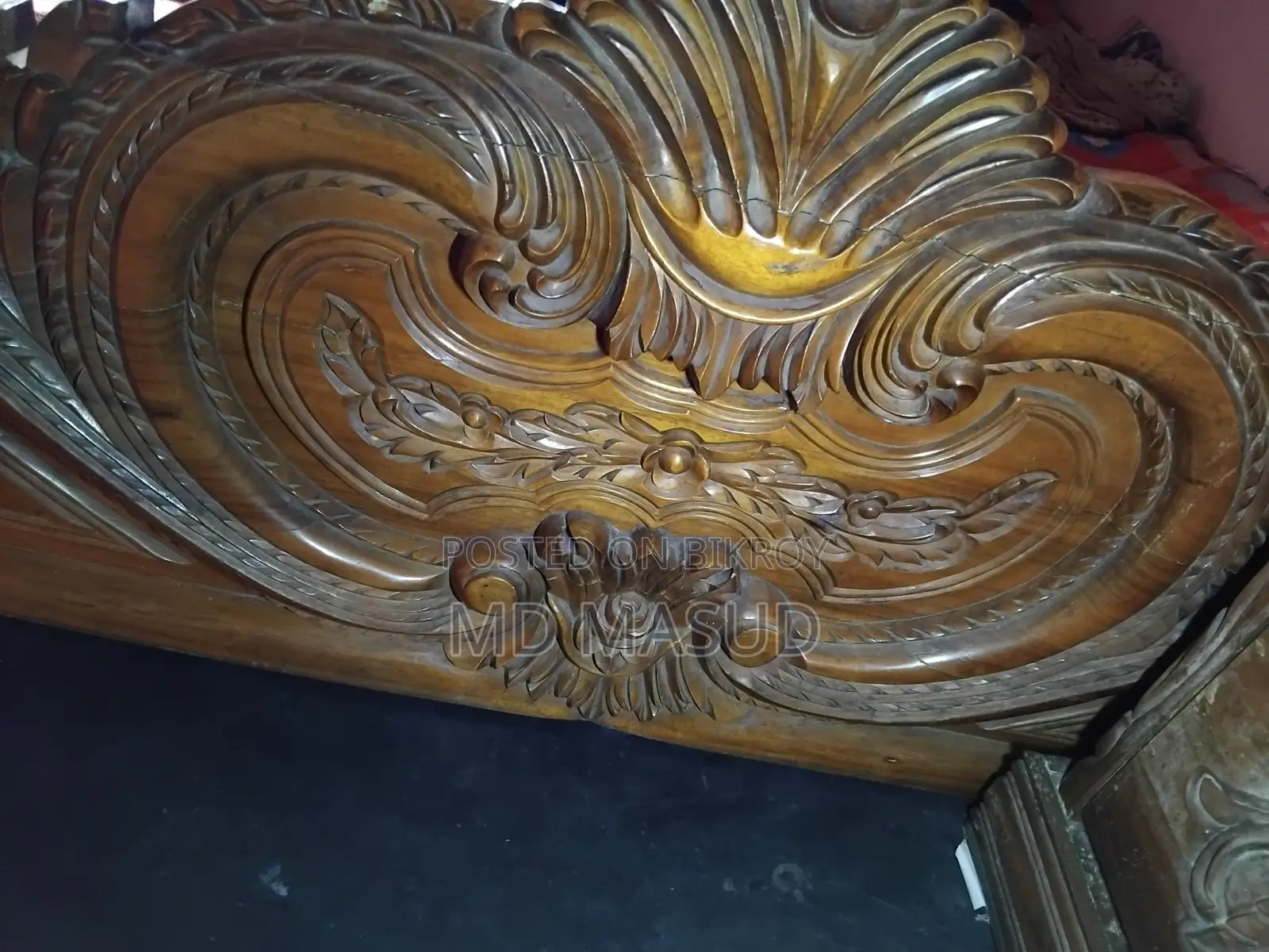 Semi Box Bed