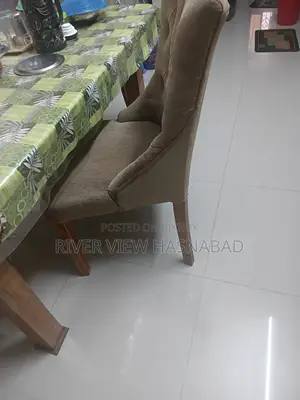 শুধুমাত্র ৪টি চেয়ার