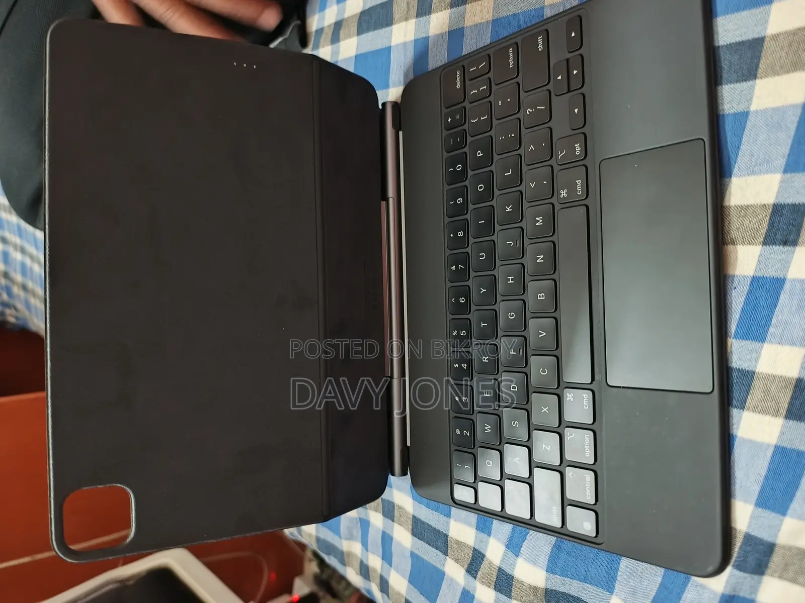 Apple Magic Keyboard (11-inch)