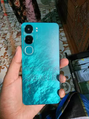 Vivo y300 8/128 (Used)