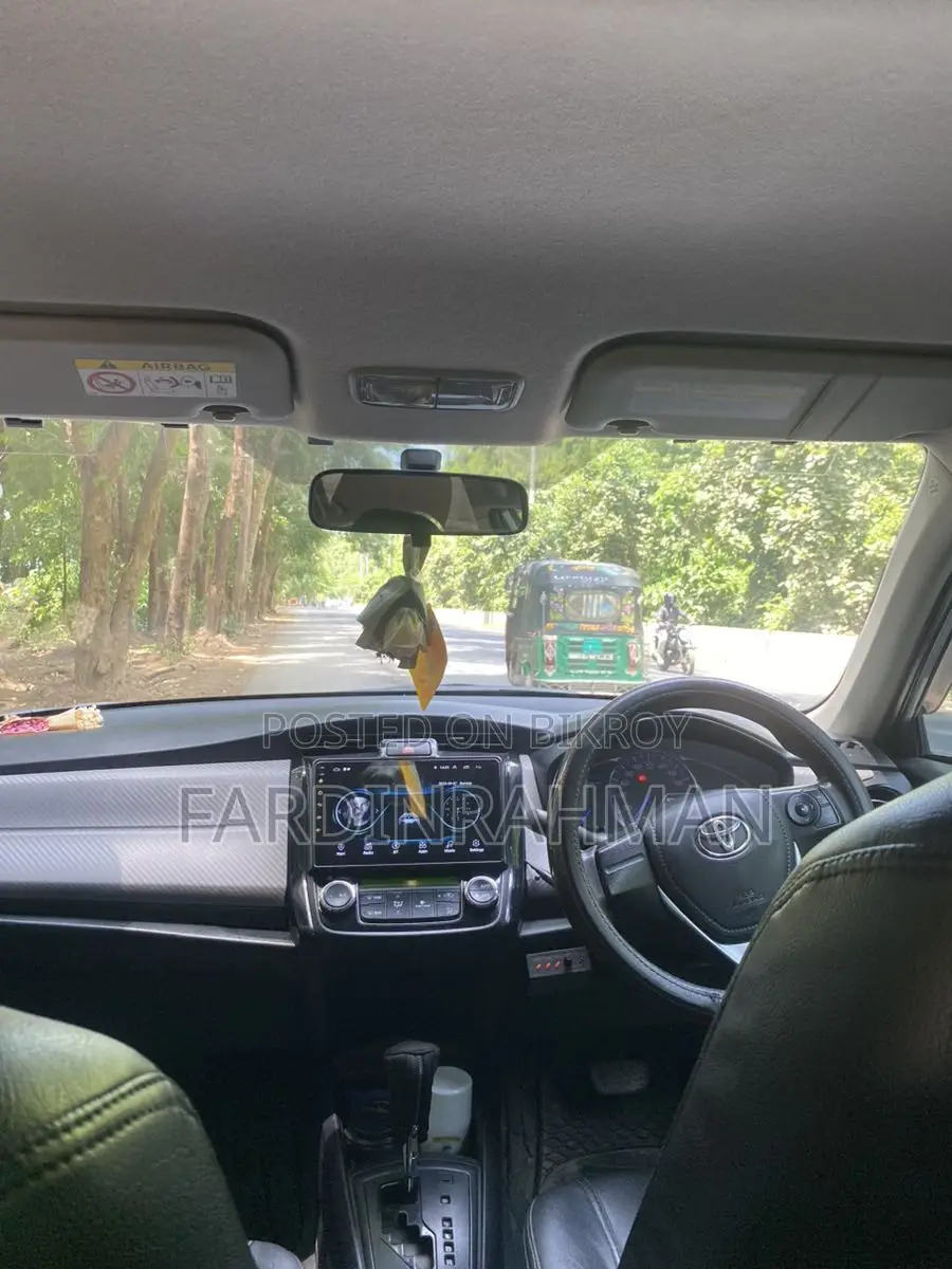 Toyota Axio Hybrid 2015