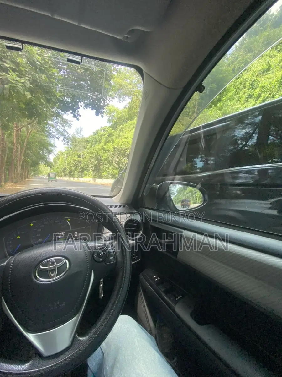 Toyota Axio Hybrid 2015