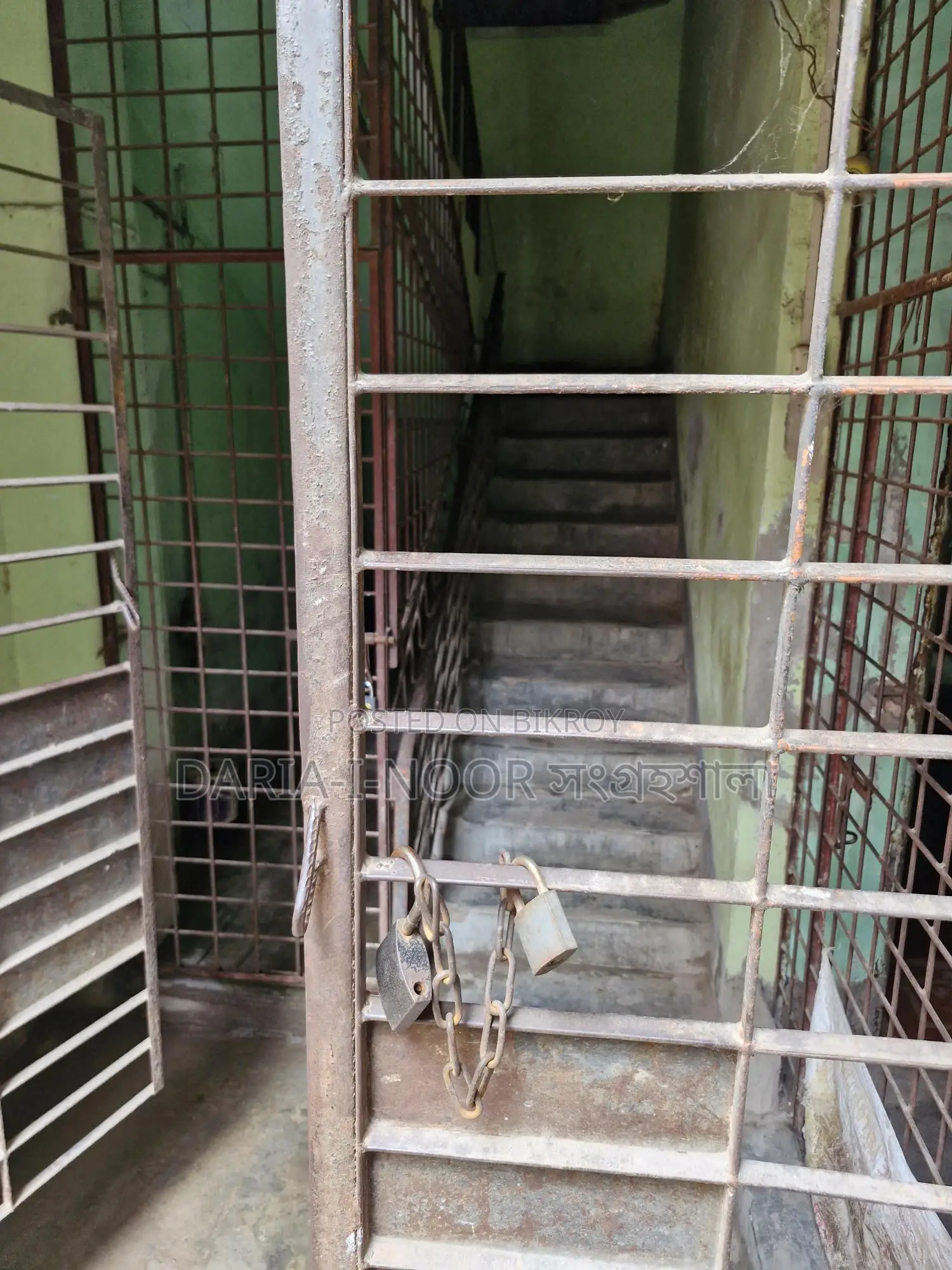 গোড়ান পাকা জামে মসজিদের পাশে ৫ কাঠা জমির উপর পুরাতন বাড়ি বিক্রি হবে