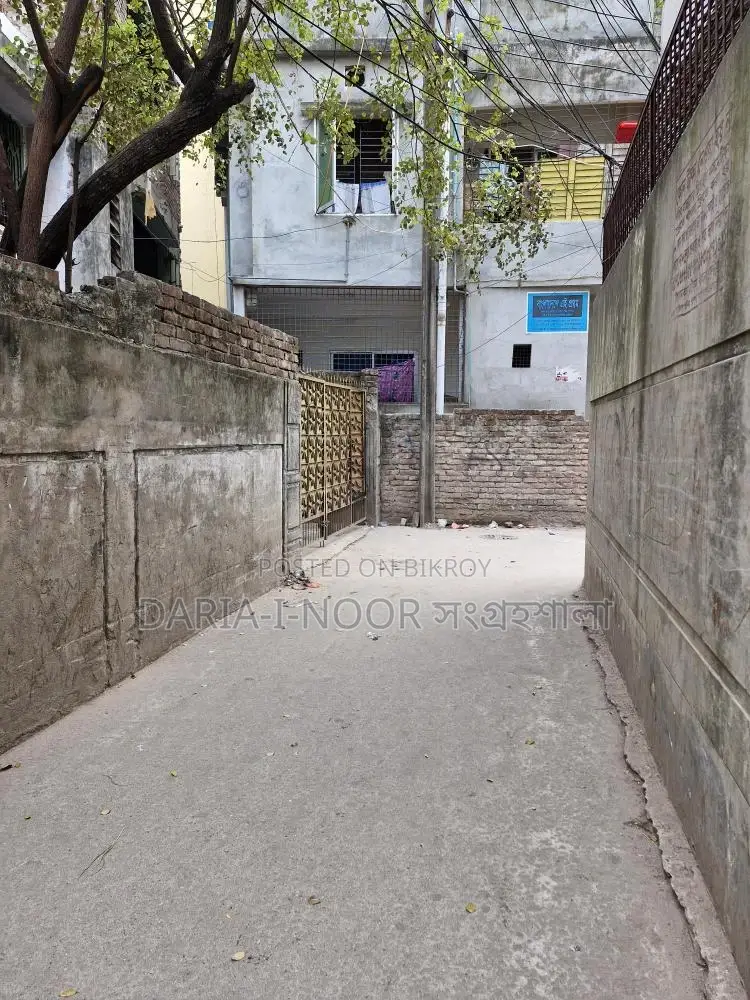 গোড়ান পাকা জামে মসজিদের পাশে ৫ কাঠা জমির উপর পুরাতন বাড়ি বিক্রি হবে