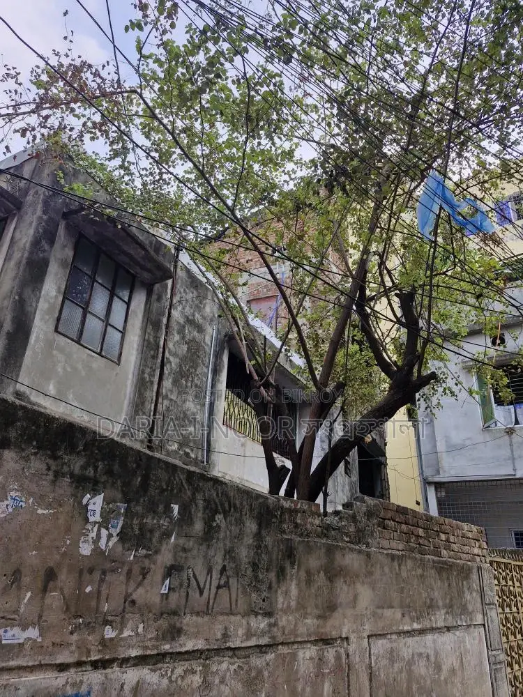 গোড়ান পাকা জামে মসজিদের পাশে ৫ কাঠা জমির উপর পুরাতন বাড়ি বিক্রি হবে
