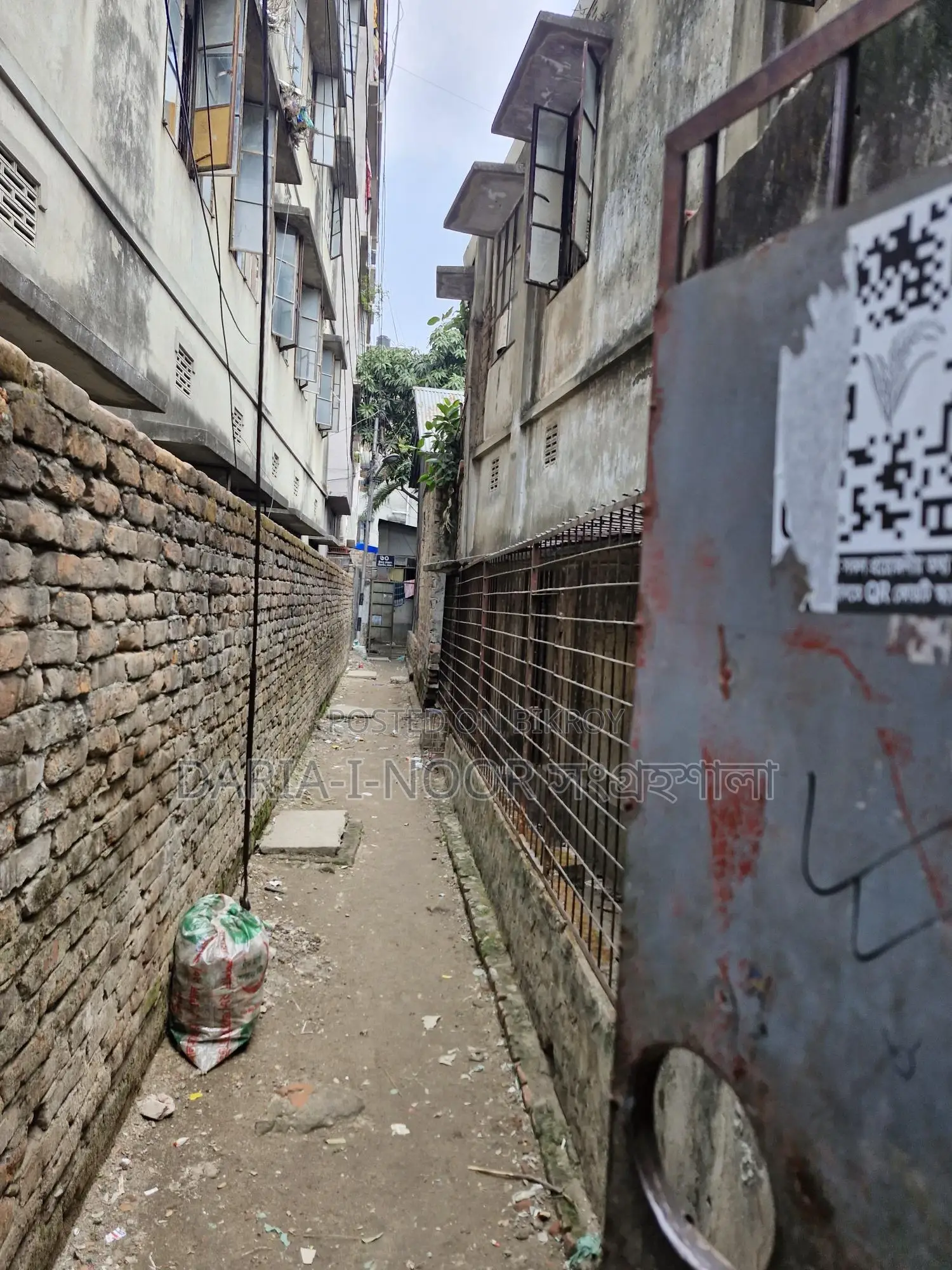 গোড়ান পাকা জামে মসজিদের পাশে ৫ কাঠা জমির উপর পুরাতন বাড়ি বিক্রি হবে