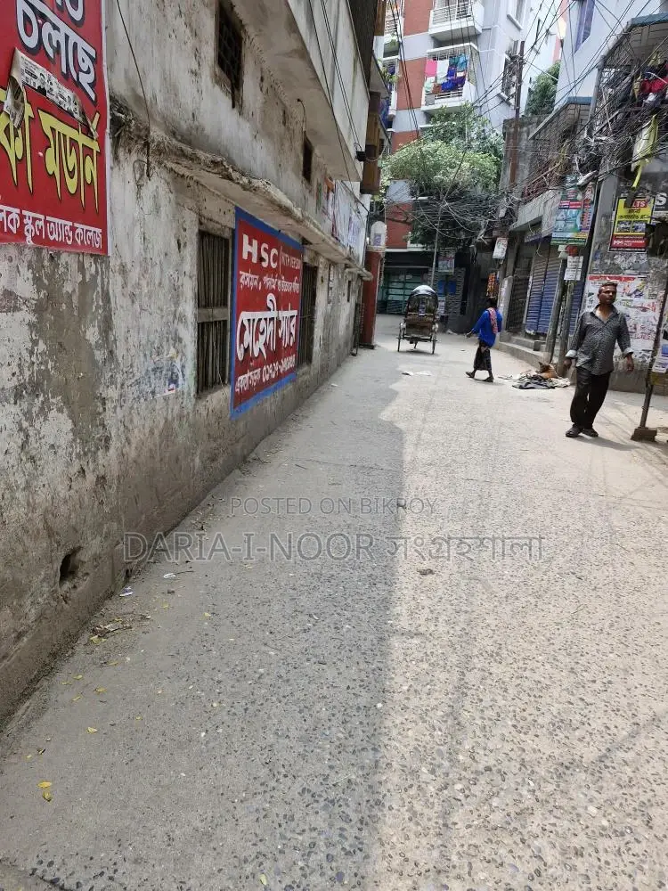 গোড়ান পাকা জামে মসজিদের পাশে ৫ কাঠা জমির উপর পুরাতন বাড়ি বিক্রি হবে