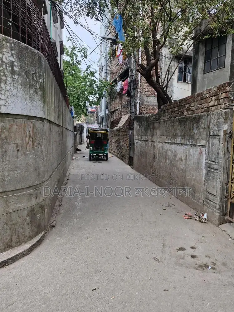 গোড়ান পাকা জামে মসজিদের পাশে ৫ কাঠা জমির উপর পুরাতন বাড়ি বিক্রি হবে