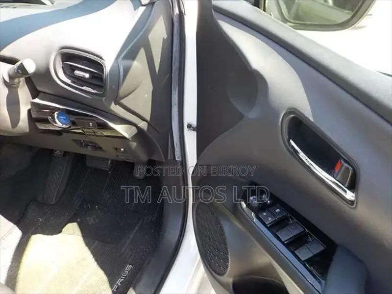 Toyota Prius S PKG 4.0 PEARL 2020