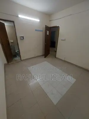 Room for rent in flat for bachelors