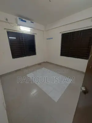 Room for rent in flat for bachelors