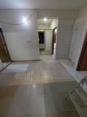 Room for rent in flat for bachelors