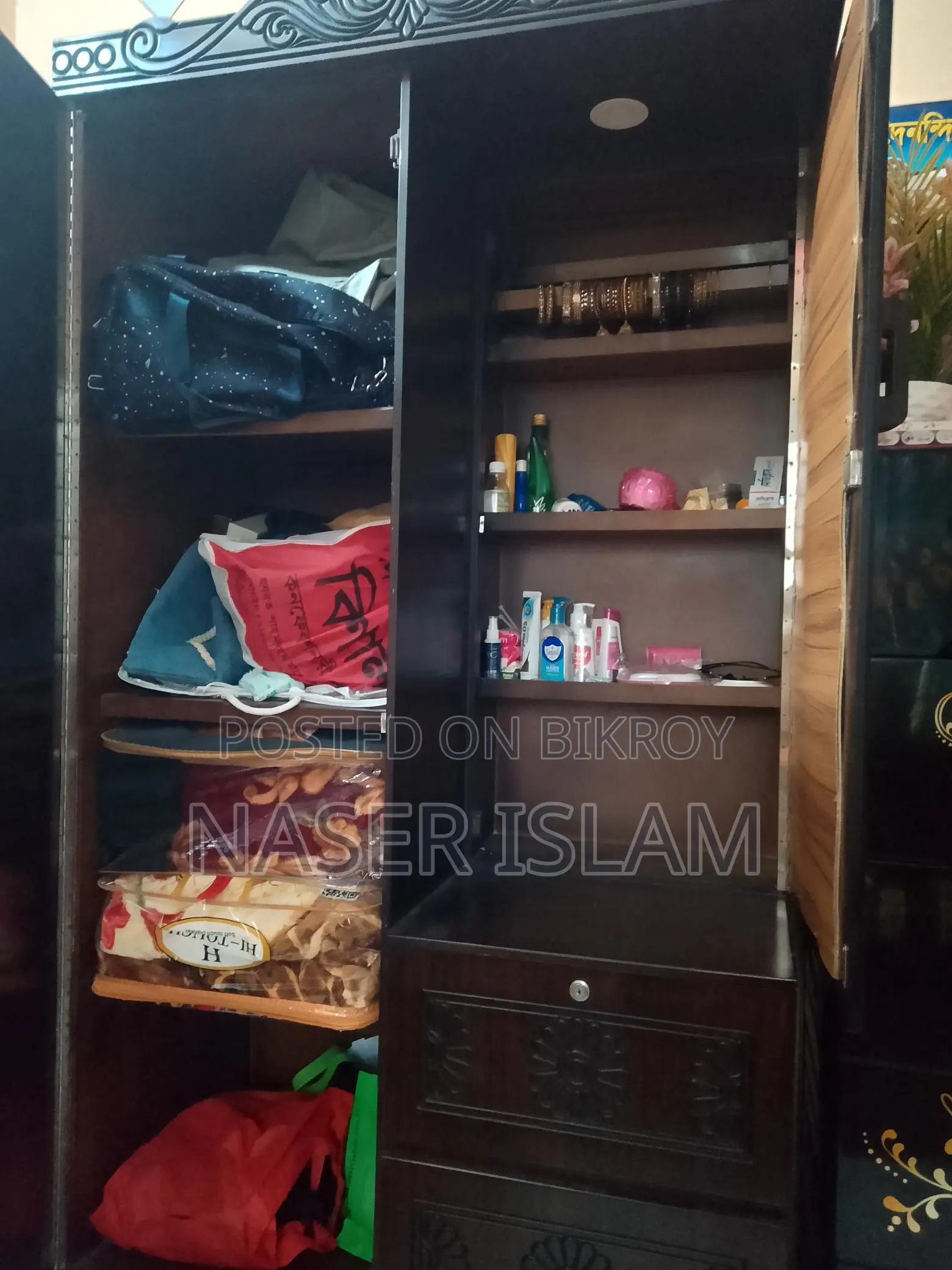 ড্রেসিং আলমারি
