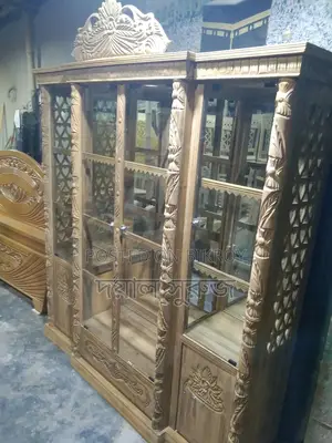 নিউ গ্লাস কেবিনের্ট