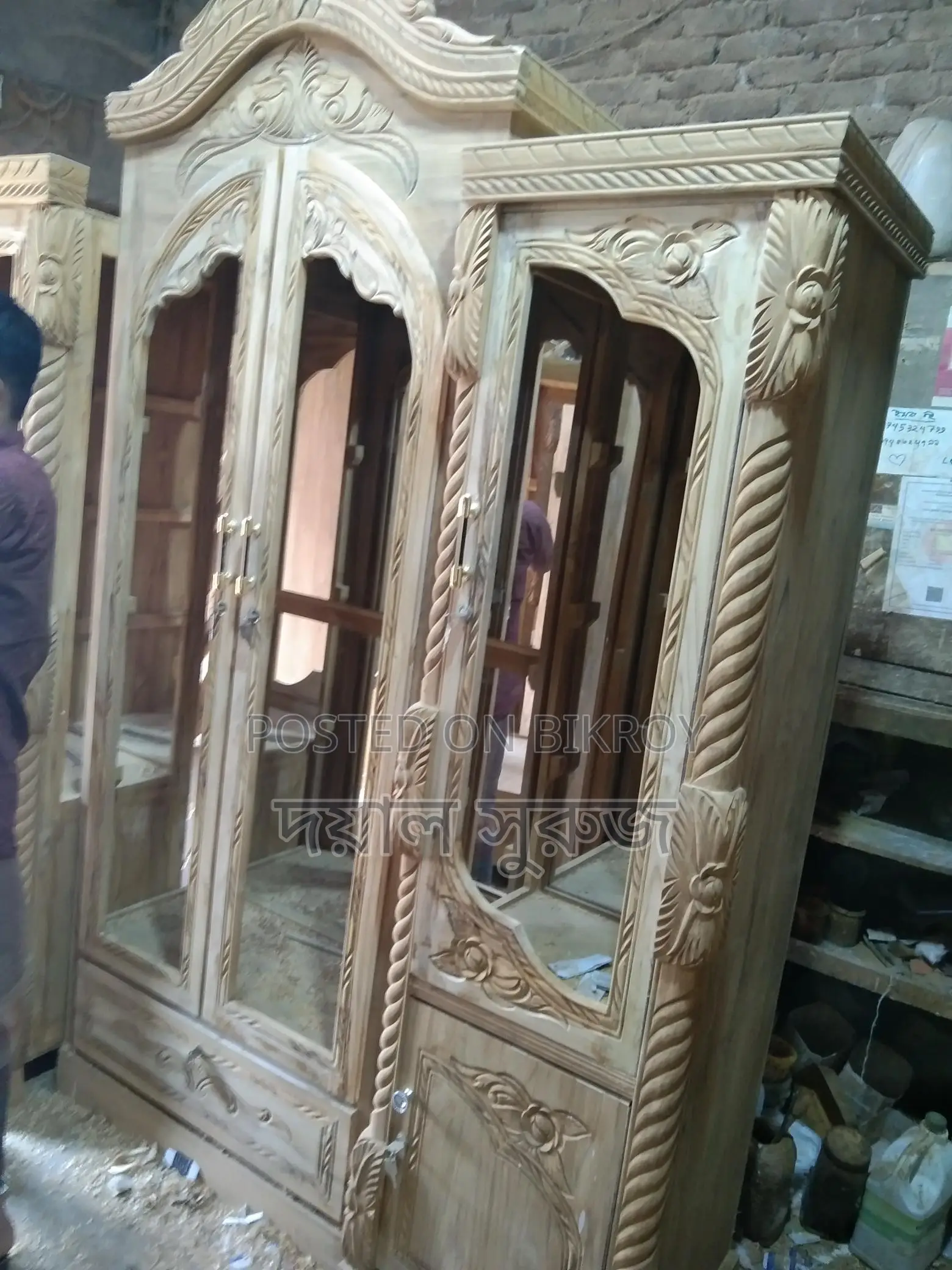 নিউ গ্লাস কেবিনের্ট