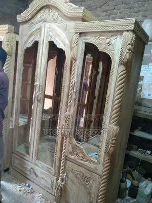 নিউ গ্লাস কেবিনের্ট