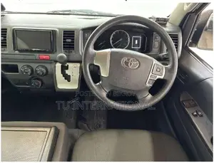 Toyota Hiace DX 2021