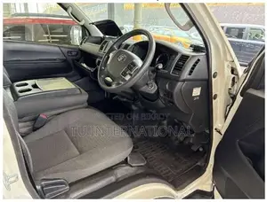 Toyota Hiace DX 2021