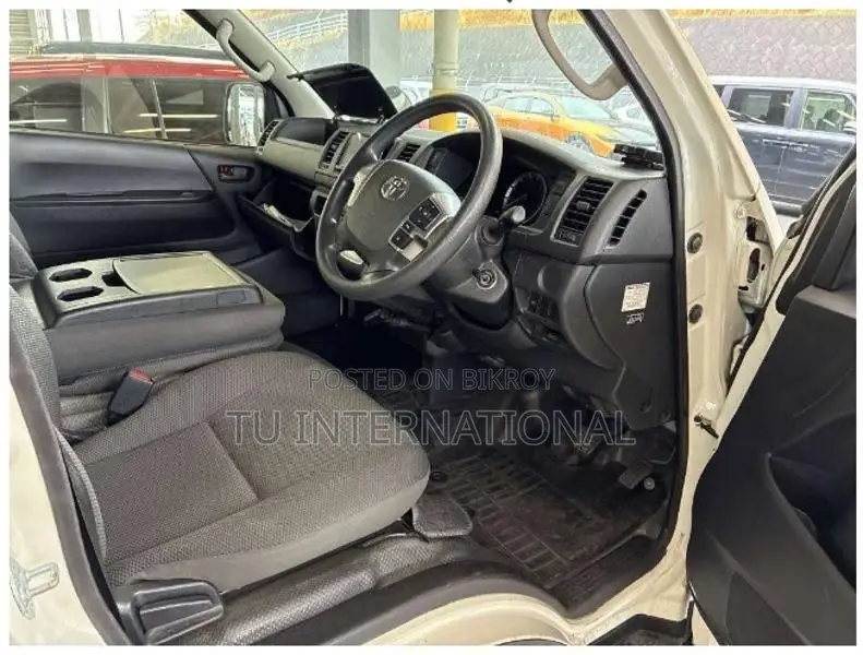 Toyota Hiace DX 2021