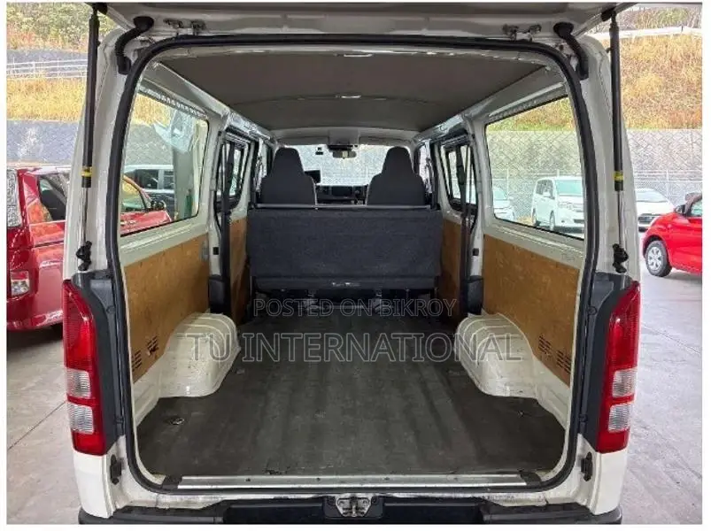 Toyota Hiace DX 2021
