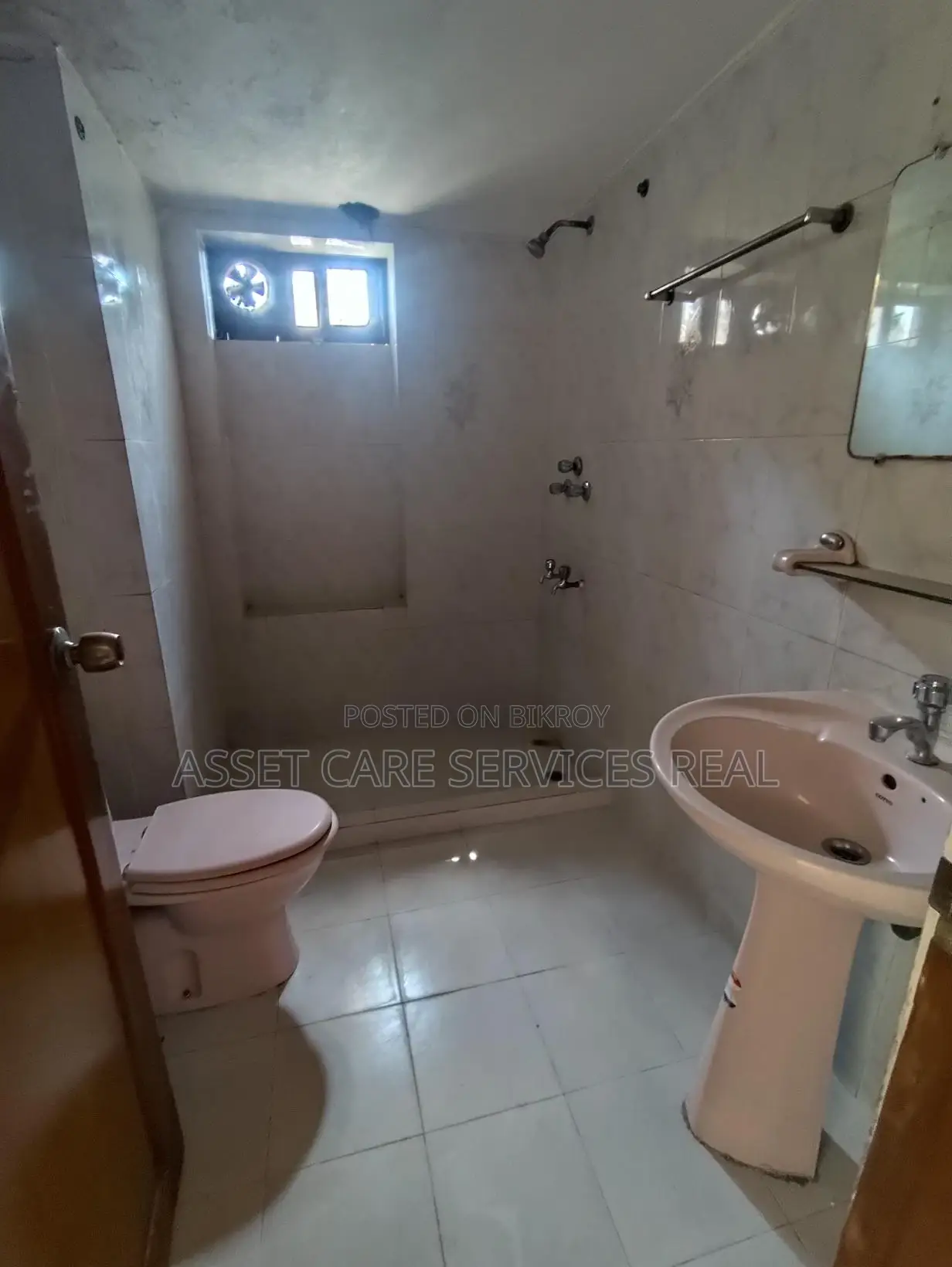 2250-Sqft Office Space for Rent in Baridhara Diplomatic Zone