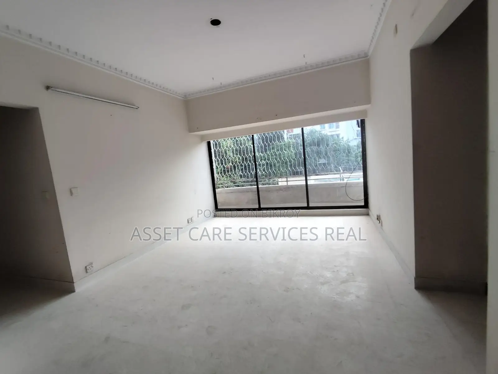 2250-Sqft Office Space for Rent in Baridhara Diplomatic Zone