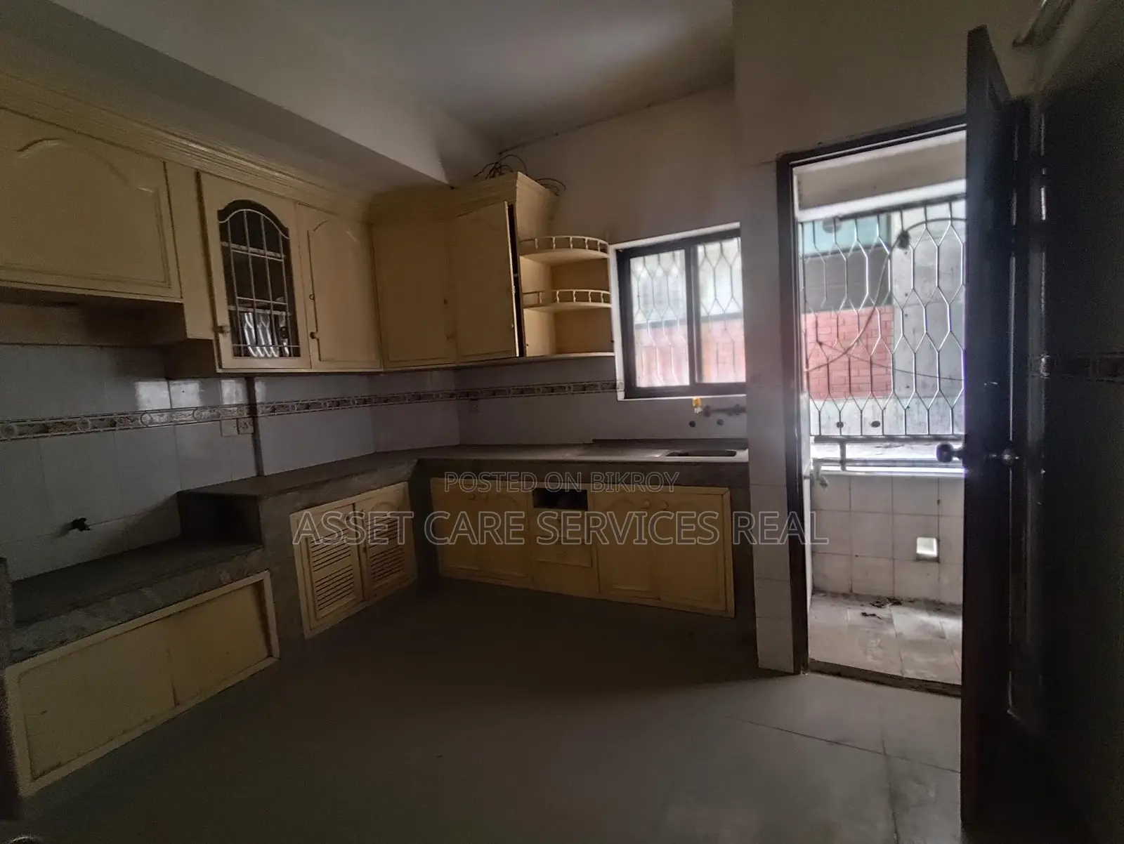 2250-Sqft Office Space for Rent in Baridhara Diplomatic Zone