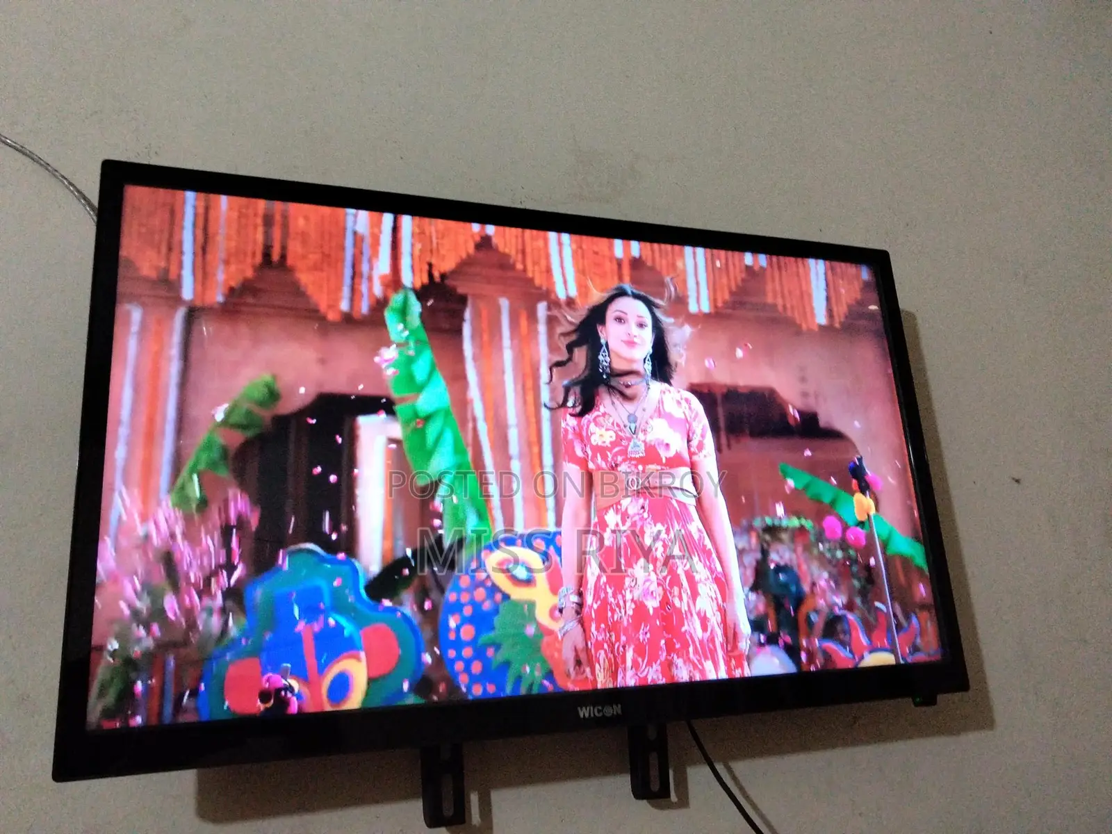 32" Wicon Smart TV